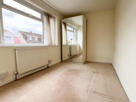 4 bedroom semi-detached house to rent - Photo 3