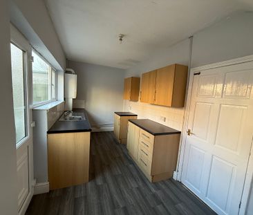 Fully Refurbished End Terrace House in Hartlepool - Photo 2