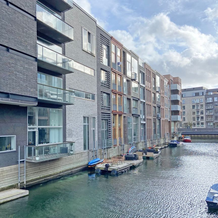 2-storey townhouse apartment with large private roof terrace - Photo 1