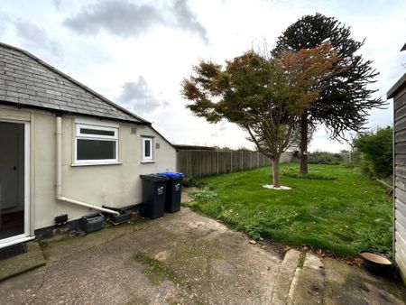 2 bedroom semi-detached house to rent - Photo 4