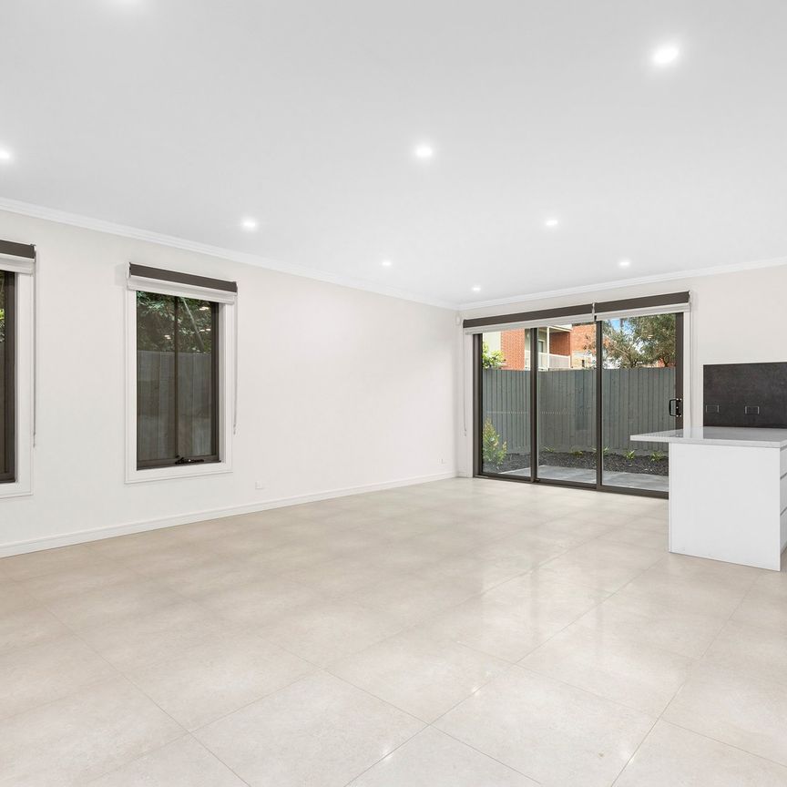 Large Modern Townhome - Photo 1