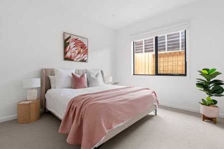 Stunning contemporary oasis in Newtown - Photo 3