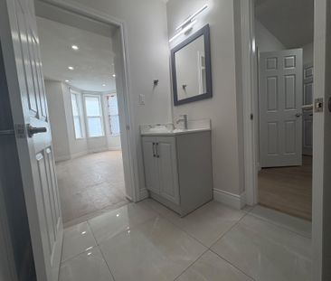 For Lease - 160 Nelson Street Unit# Front, Brantford, Ontario - Photo 2