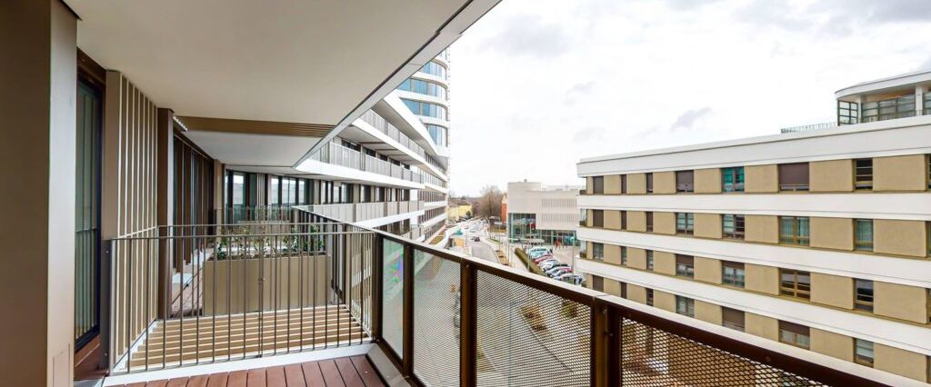 Toll geschnittene Wohnung mit 2 Bädern und Südbalkon - Photo 1