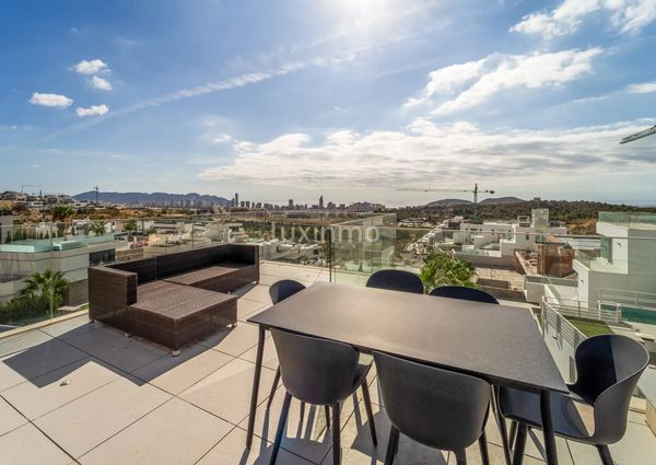 Modern villa with sea views in Balcón de Finestrat