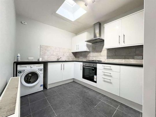 Turners Hill, Cheshunt, Waltham Cross, EN8 - Photo 1