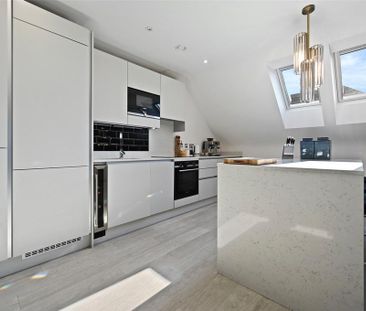 2 bedroom penthouse to rent - Photo 2