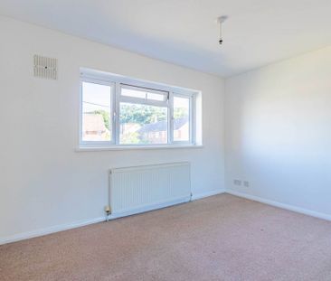 3 bed Terraced for rent - Photo 3
