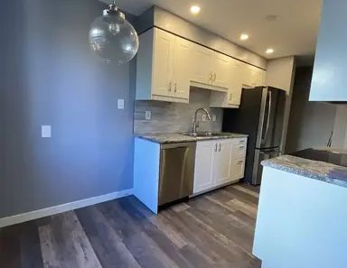 Newly renovated bright spacious townhouse in great location | 7 - 14105 82 Street Northwest, Edmonton - Photo 1