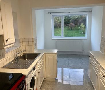 4 bedroom semi-detached house to rent - Photo 2