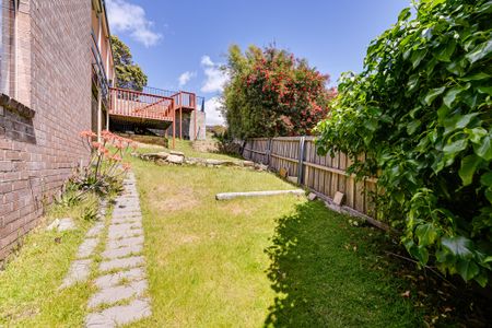 Four bedrooms and one Bathroom house in Lindisfarne Available NOW - Photo 2