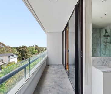 Spacious Two Bedroom Art Deco Apartment - Photo 6