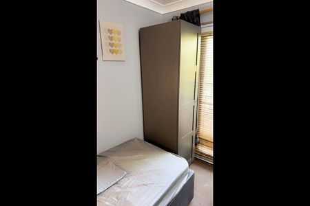 Room in a Shared House, First Drive, NW10 - Photo 3