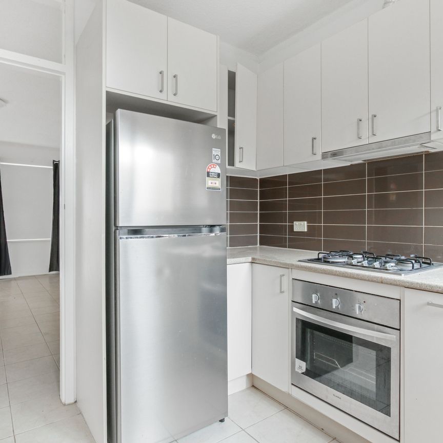 Low-Maintenance Impressive Unit in a Prime City-Fringe Spot! - Photo 1