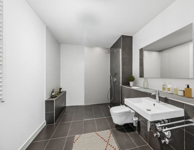 Live Central – Komfortables 3-Zimmer-Apartment mit Loggia und Balkon in den Colonnades - Photo 1