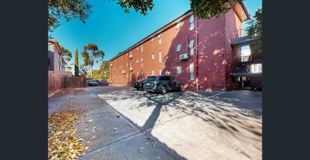 MODERN FULLY FURNISHED APARTMENT - Photo 4