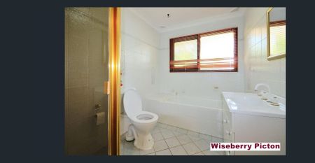 Two Bedroom Townhouse !! Great Location. - Photo 5