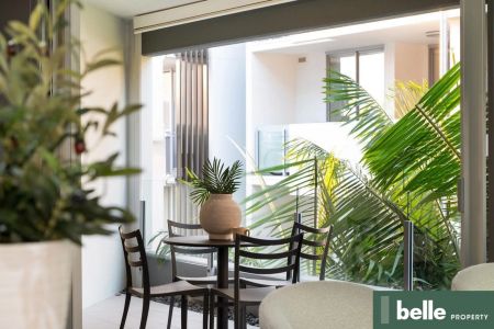 Fully furnished single room in a shared two-bedroom unit, prime location with all bills included - Photo 5