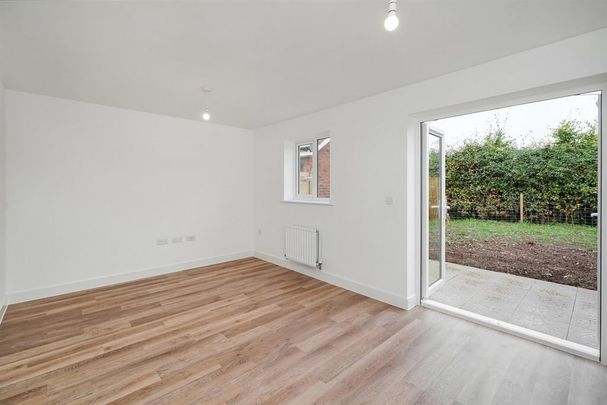 4 bedroom detached house to rent - Photo 1