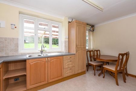 3 bedroom semi-detached house to rent - Photo 5