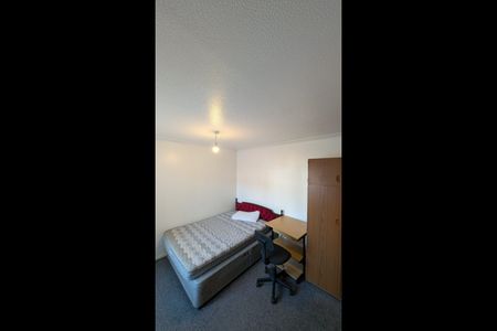 Room in a Shared Flat, Brook Court, NG7 - Photo 3