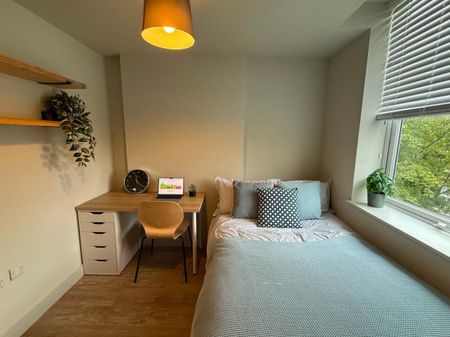 4 bed Semi-Detached House for Rent - Photo 4