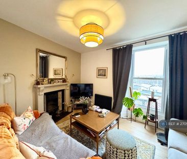 3 bedroom end of terrace house to rent - Photo 2