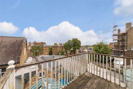 2 bedroom maisonette in Hampstead - Photo 4