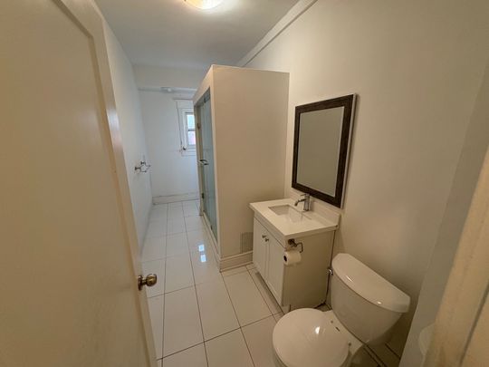 For Lease - 722A Queen Street, Toronto, Ontario - Photo 1