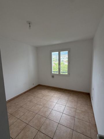 Location Appartement 4 pièces 79m² LA POSSESSION 97419 - Photo 2