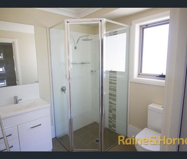 Modern home in Outlook Estate - Photo 6