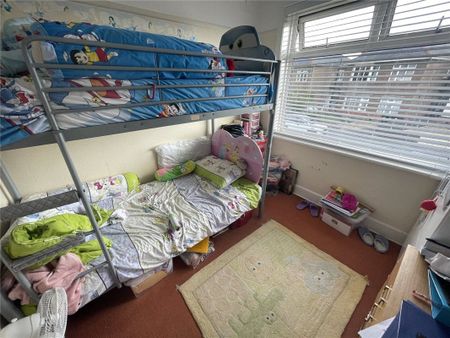 Barnes Crescent, Bournemouth, BH10 - Photo 3