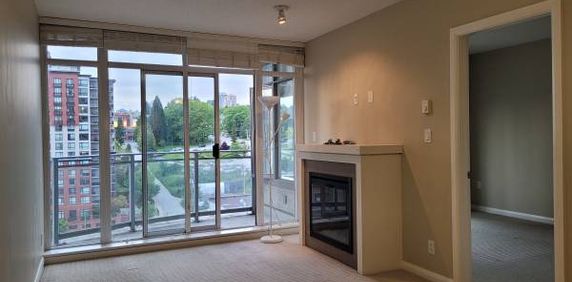 1 Bedroom 1 Bathroom in Downtown New Westminster - Photo 2