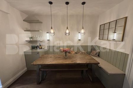 Stylish & contemporary maisonette flooded with natural light - Photo 5