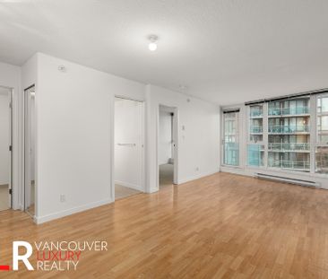 Condo in Downtown Vancouver, BC - Photo 2