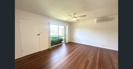 Newly Refurbished 3 Bedroom 1 Bathroom Unfurnished Family Home! - Photo 2