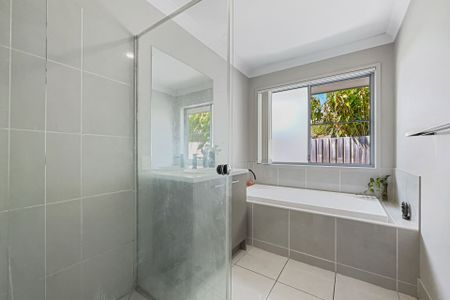 8 Feathertail Place, Peregian Springs. - Photo 2