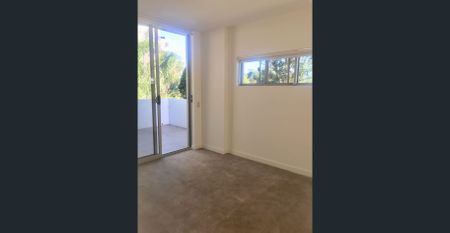 Massive Luxury Top Level Two Bedroom Penthouse with Magnificent View and Huge Wrap Around Terrace in a Premier Leafy Tranquil Neighborhood! - Photo 2