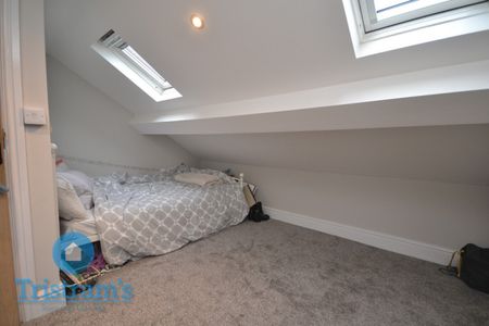 5 bed Mid Terraced House for Rent - Photo 2