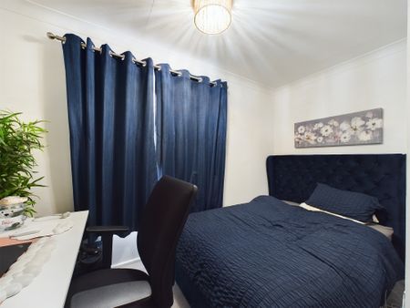 2 bed to rent in Homer Drive, London, E14 - Photo 4