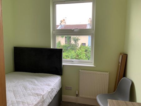 5 bedroom terraced house to rent - Photo 4