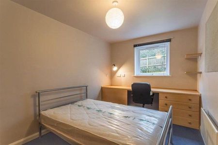 1 bedroom in a house share to rent - Photo 2