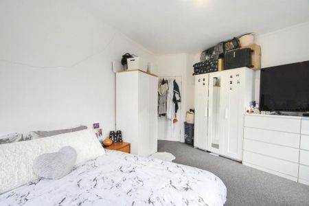 3 bedroom apartment to rent - Photo 4