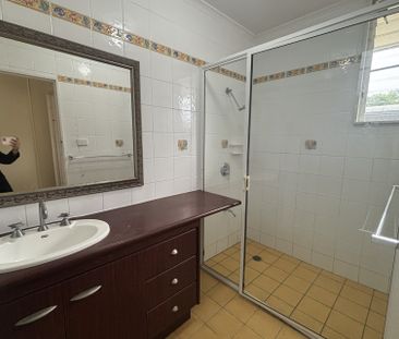 SPACIOUS SPLIT LEVEL HOME IN SOUGHT AFTER LOCATION! - Photo 3