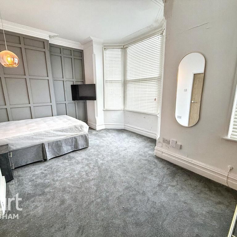 1 bedroom in a house share to rent - Photo 1