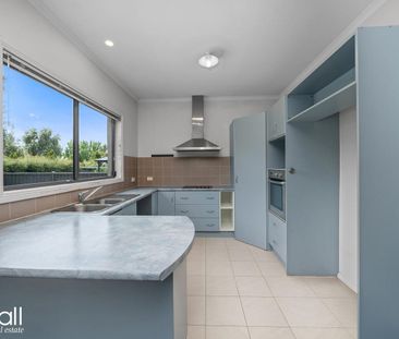 Bright and Sunny - Photo 2