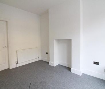 2 bedroom end of terrace house to rent - Photo 5
