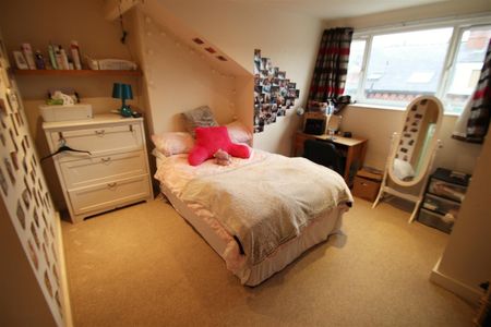 5 Bed Terraced House, Granby Grove, LS6 - Photo 3