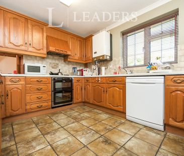 4 bedroom detached to rent Biddel Springs, Highworth - Photo 1