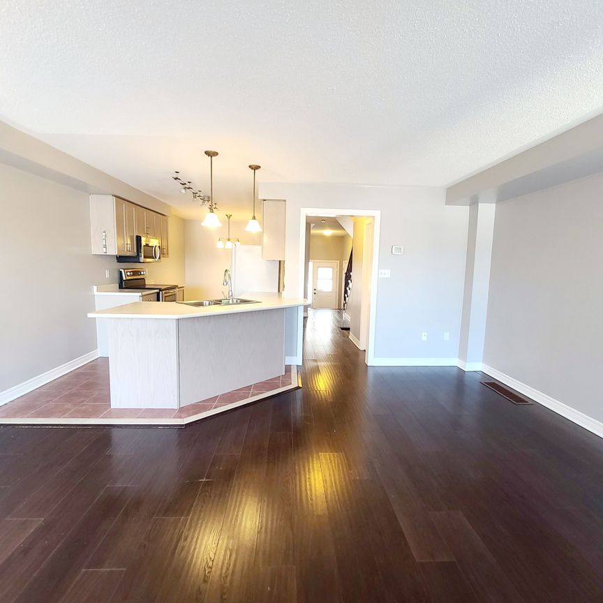 For Lease - 99 Snedden Avenue, Aurora, Ontario - Photo 1